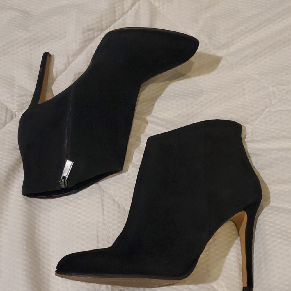 Vince Caputo womens black suede booties